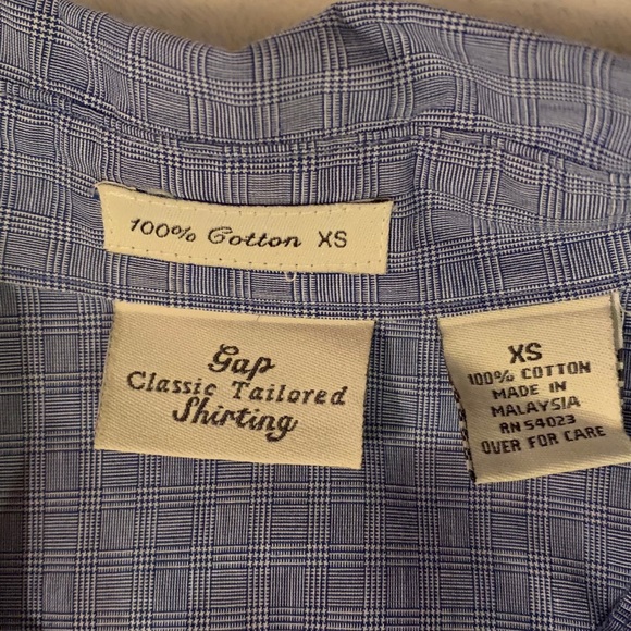 GAP woman’s buttoned down pleated shirt - Picture 5 of 6